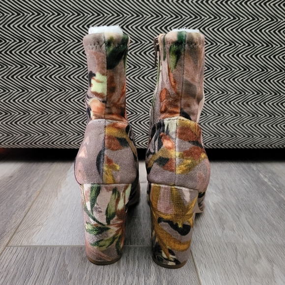 NEW Nine West Savitra Block Velvet Floral Boots - Picture 2 of 7